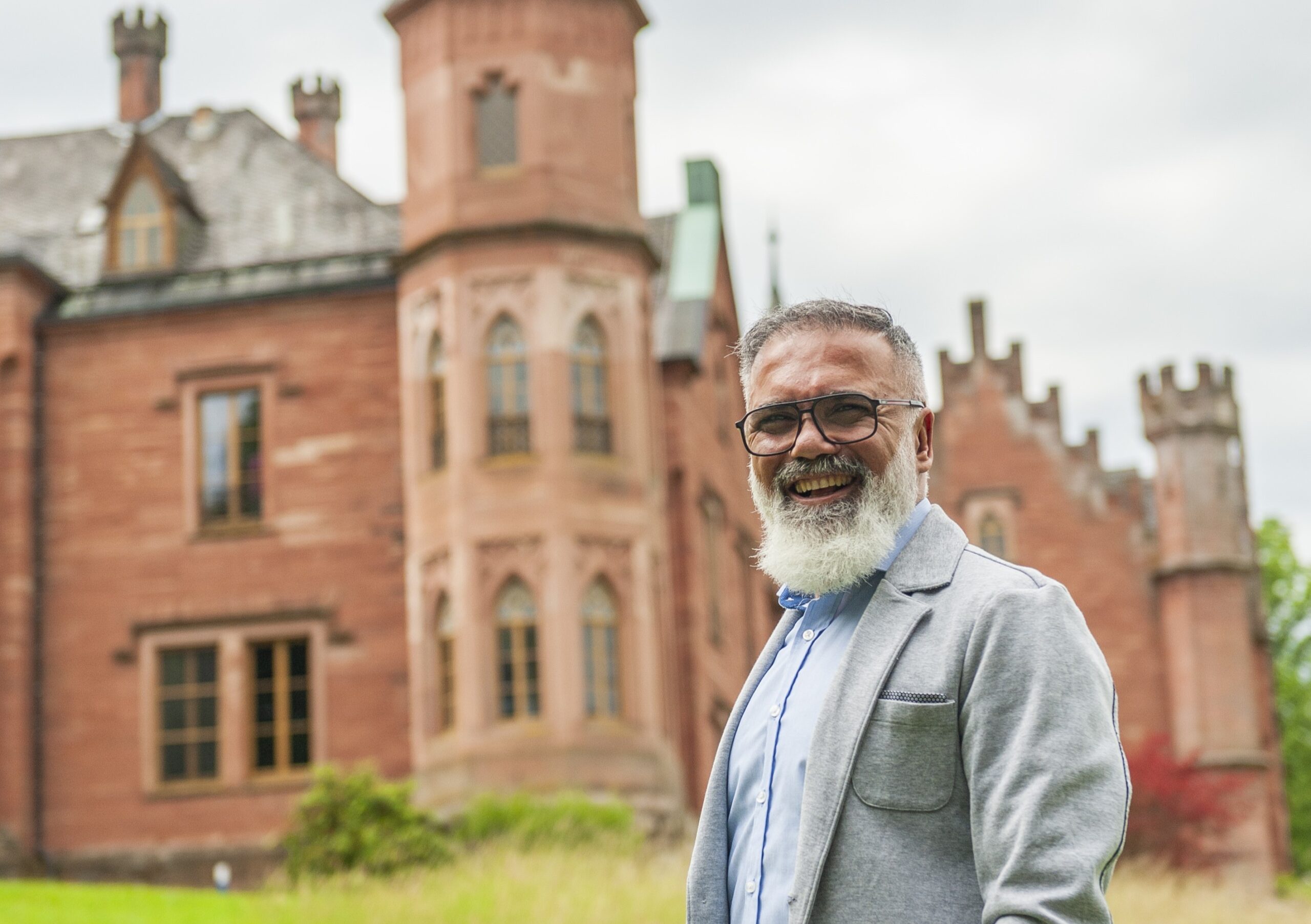Klinik-Schloss-Waldleiningen-Dr-Reza-Ladjevardi